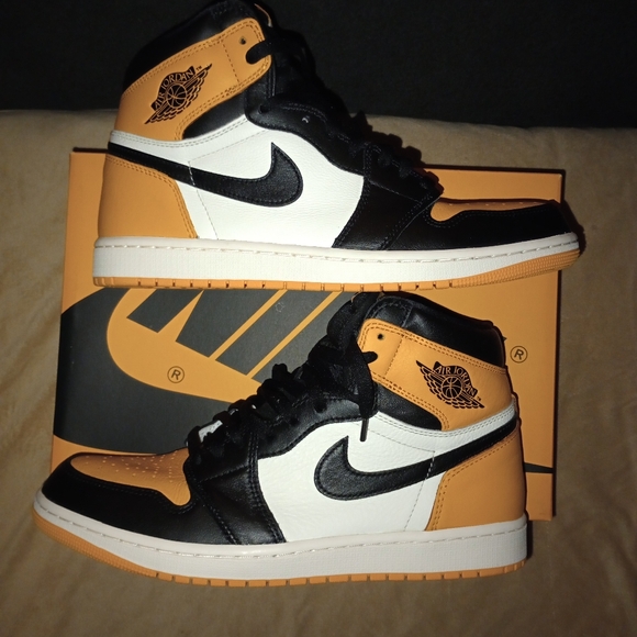 IOB Air Jordan 1 Retro High OG Taxi Mens Size 11 VNDS - Picture 9 of 16